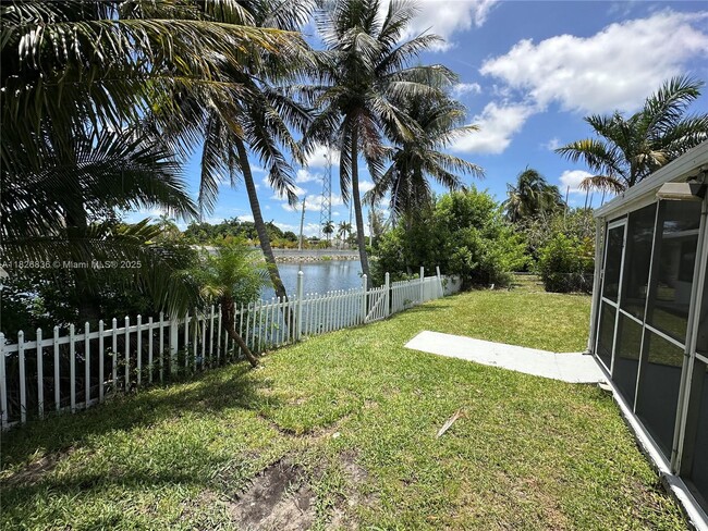 Building Photo - 4830 SW 41st Ave