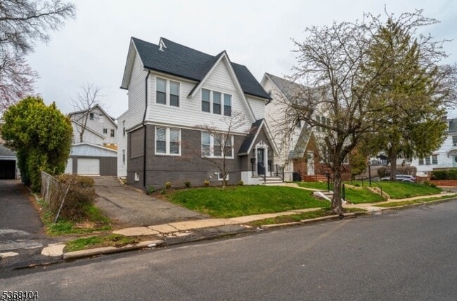 Primary Photo - 41 Meadowbrook Rd