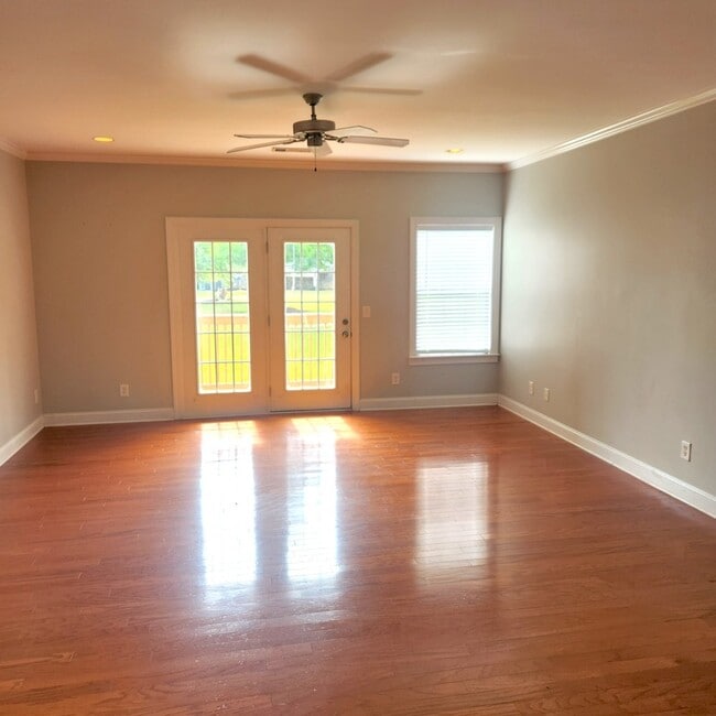 Building Photo - 364 Easterlin Way