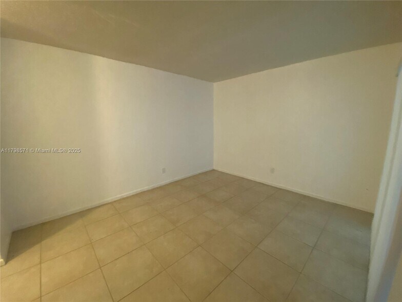 Building Photo - 3410 Foxcroft Rd