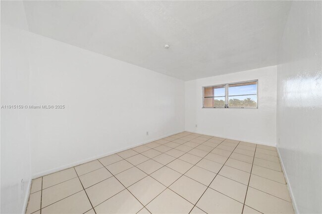 Building Photo - 2301 NE 170th St