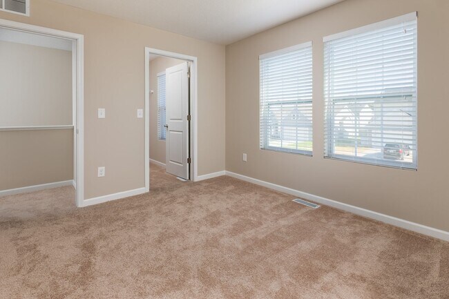 Building Photo - Outstanding Newer Home