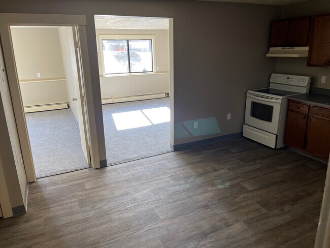 Building Photo - 35 Log St