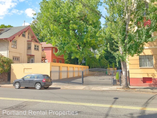 Building Photo - Studio, 1 bath House - 2829 SE Belmont St....