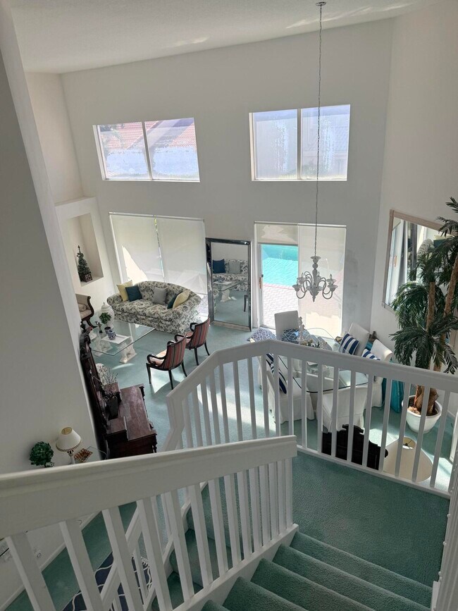 Building Photo - 17275 Ventana Dr