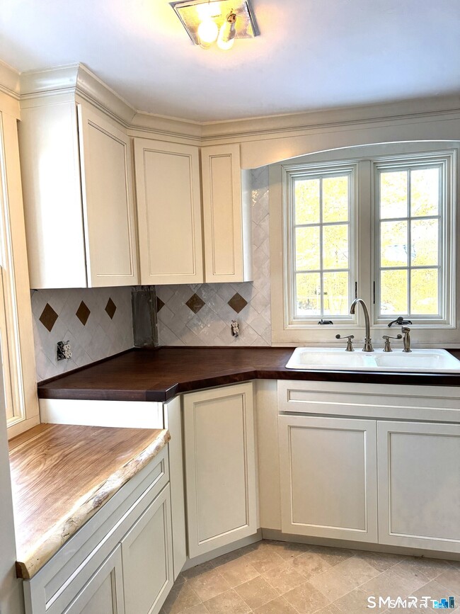 Building Photo - 30 Hopyard Rd