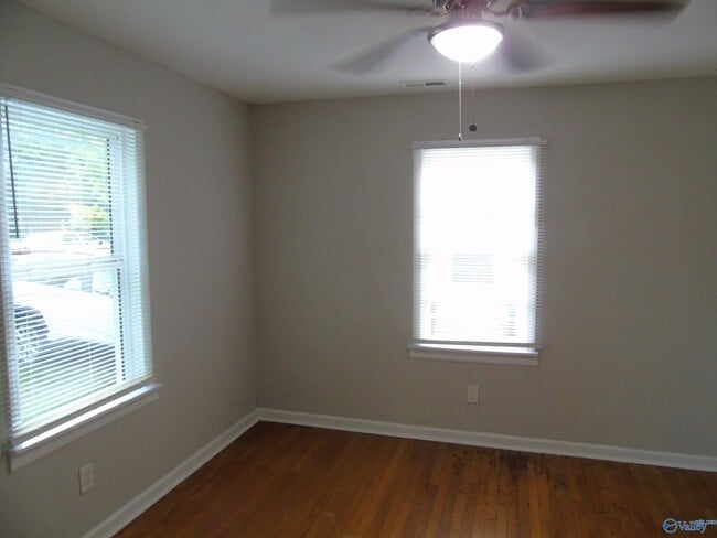 Building Photo - 1423 Stevens Ave NE