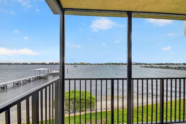 Building Photo - 896 N Federal Hwy