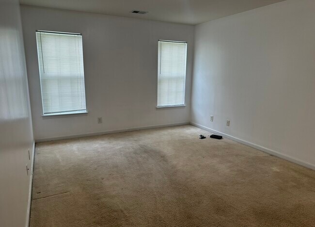 Building Photo - 1519 Hamilton Hills Dr