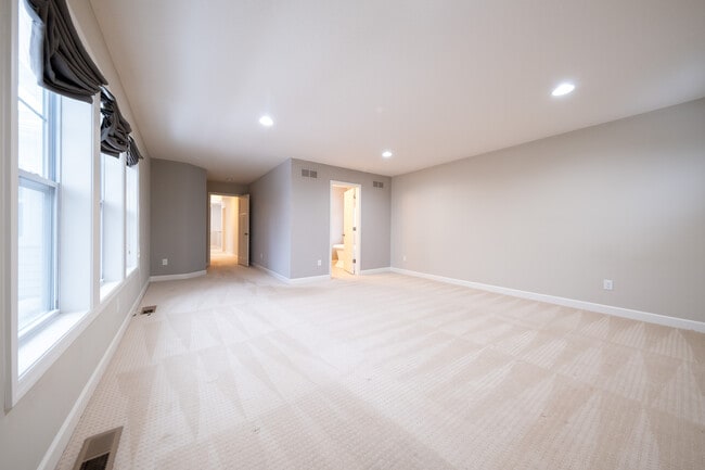 Building Photo - 5029 Hankerson Ave