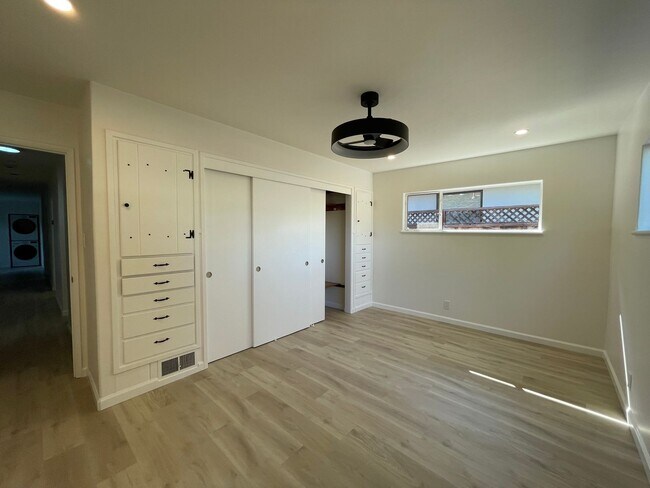 Building Photo - Palo Alto Midtown Updated 4BR Home w/ Spacious Yard