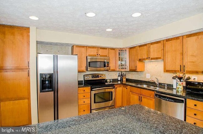 Building Photo - 6885 McLean Greens Ct