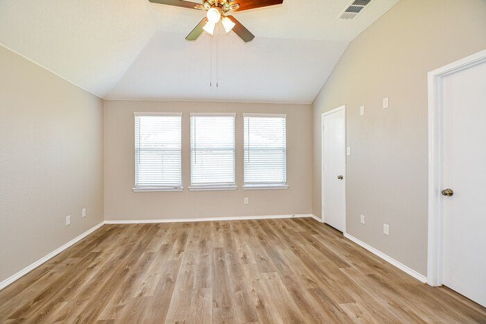 Building Photo - 513 Colt Dr