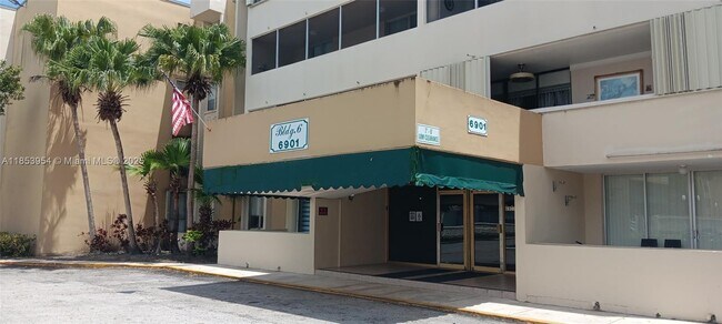 Building Photo - 6901 SW 147th Ave