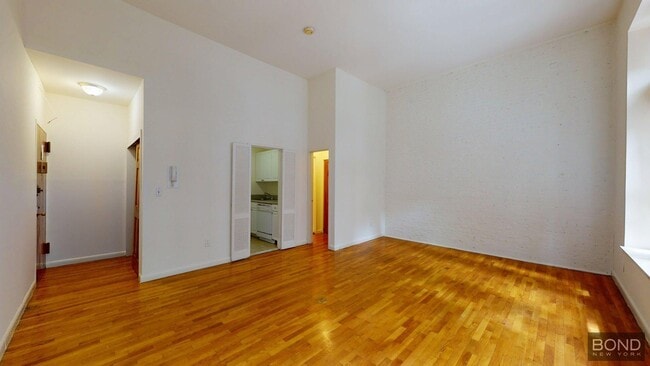 Primary Photo - 107 W 69th St