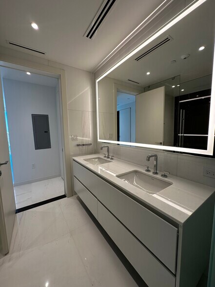 Building Photo - 488 NE 18th St