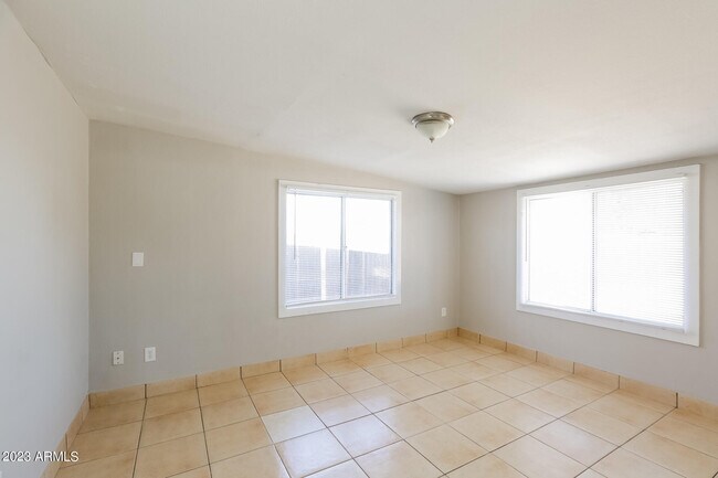 Building Photo - 6821 N 61st Ave