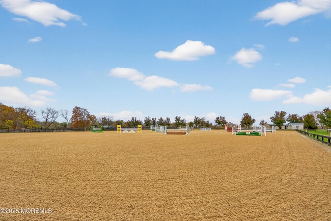 Building Photo - 52 Hill Rd