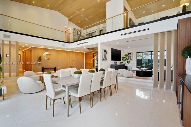 Building Photo - 3343 NE 166th St