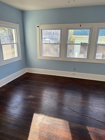 Building Photo - 1324 W 108th St