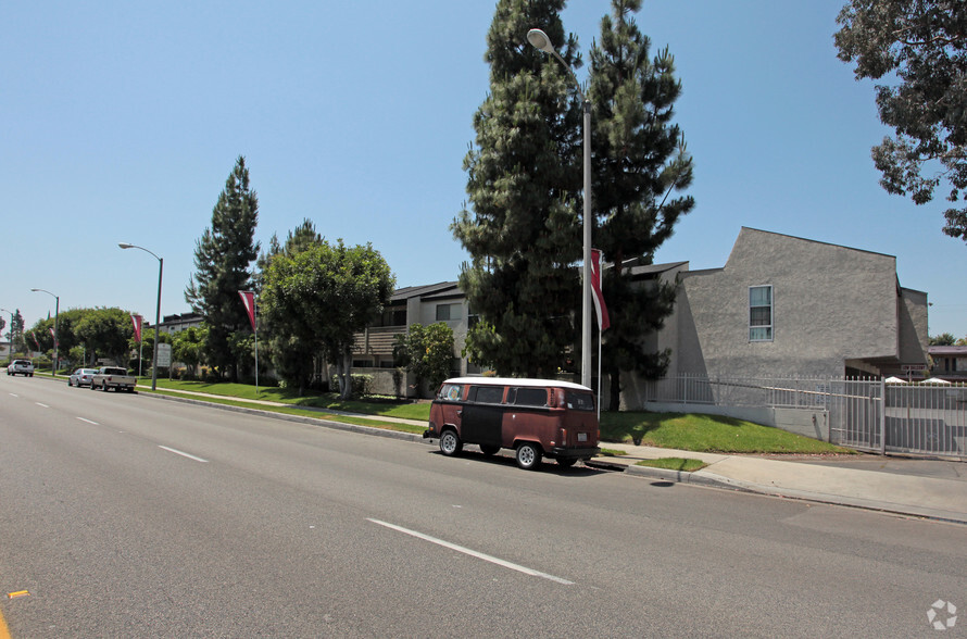 Building Photo - Woodbriar Apartments