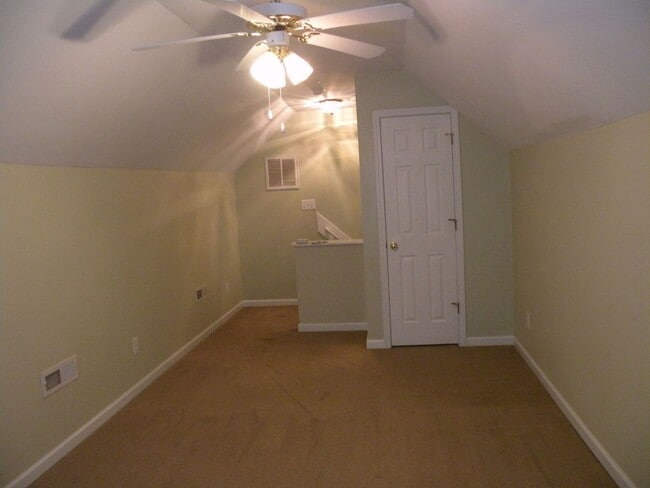 Building Photo - Great home in a desirable neighborhood!