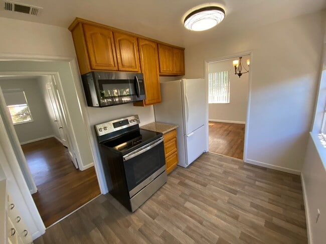 Building Photo - Charming 3 Bedroom Home in Quiet Tree-Line...