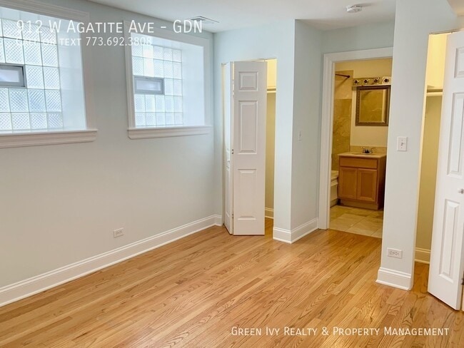 Building Photo - 912 W Agatite Ave