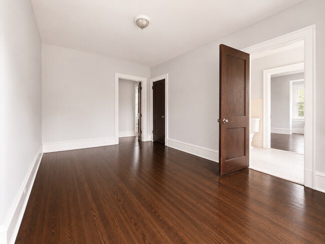 Building Photo - 186 W Queen Ln