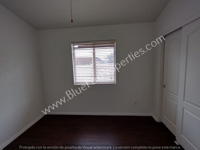 Building Photo - 915 N Silverleaf Oak Pl