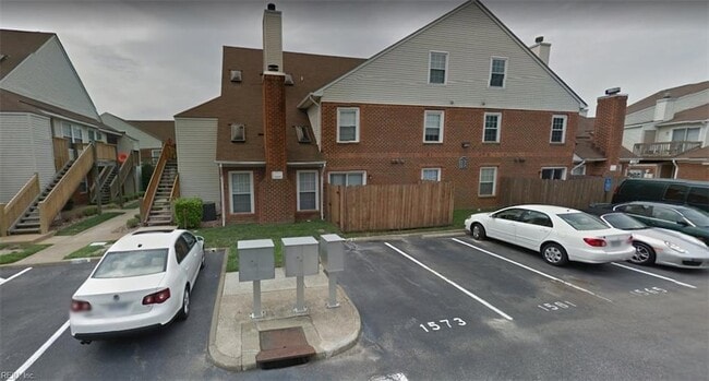 Primary Photo - 5080 Gatehouse Way