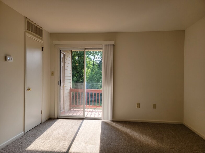 Building Photo - 685 Brunnerville Rd