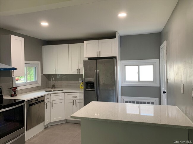 Building Photo - 402 Leslie Ln