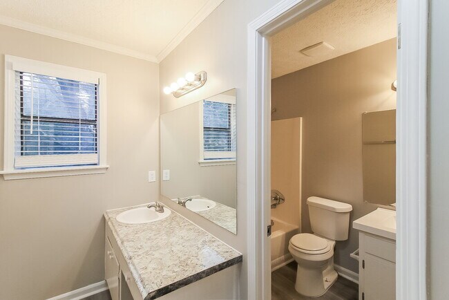 Building Photo - 3904 Loring Ln