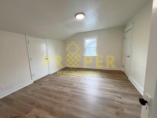 Building Photo - 3 bedrooms 2 bathrooms house for rent