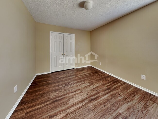 Building Photo - 711 Odenville Dr