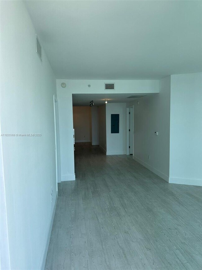 Building Photo - 501 NE 31st St