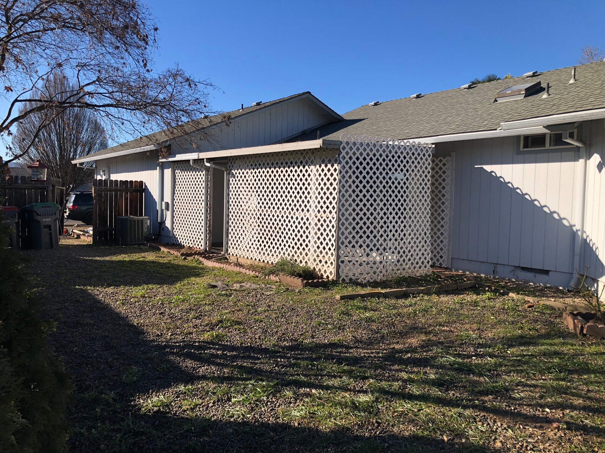 Building Photo - 1372 Glengrove Ave