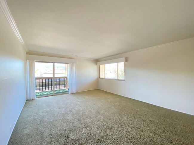 Building Photo - Beautiful corner condo in Lake San Marcos