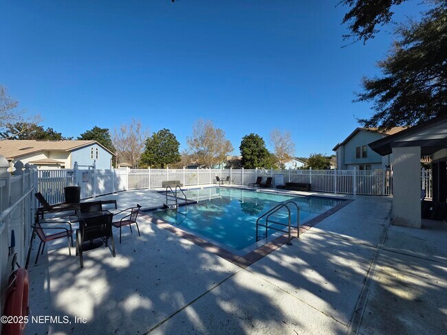 Building Photo - 1301 W Defender Ct