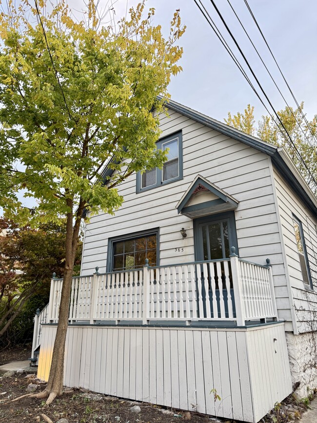 Building Photo - 365 E Schiller St