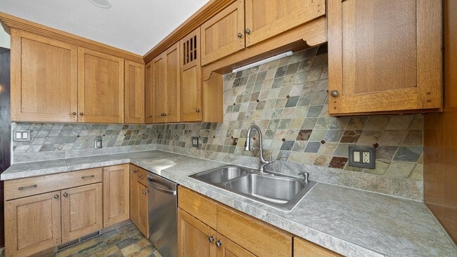 Building Photo - Southwest Reno Stunner - One of a Kind!!!!