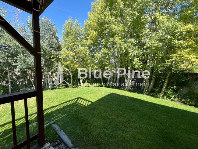 Building Photo - 395 Hemlock Cir