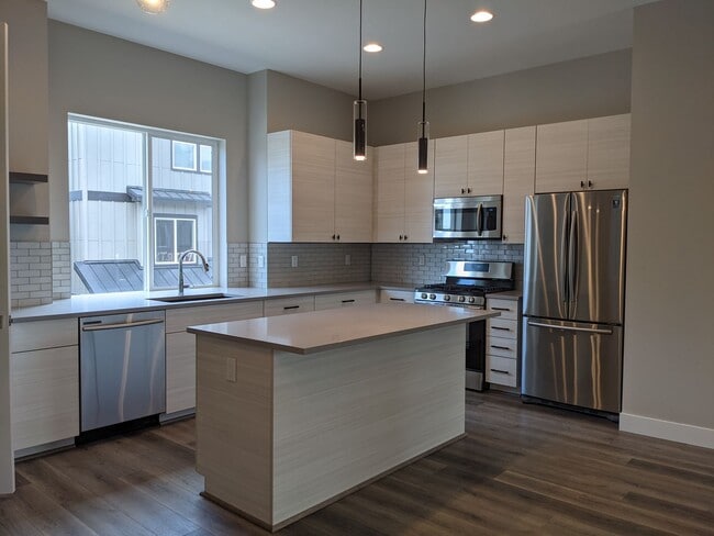 Building Photo - Modern 3-Bedroom Home in Prime Arvada Location