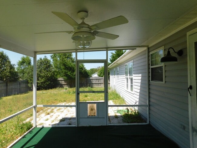 Building Photo - Great Family Home!