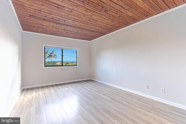 Building Photo - 53 Skyhill Rd