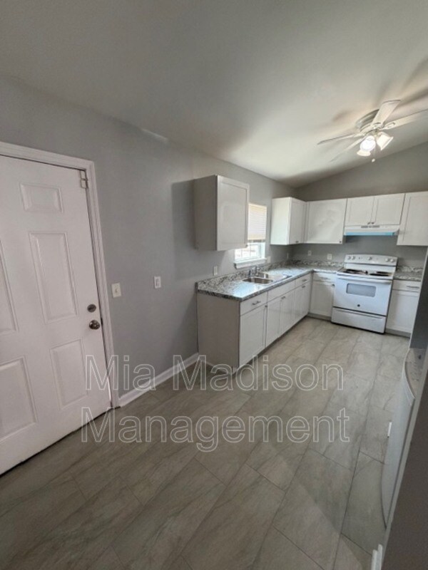 Building Photo - 319 W 31st St