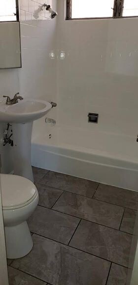 Building Photo - 754 E 84th St