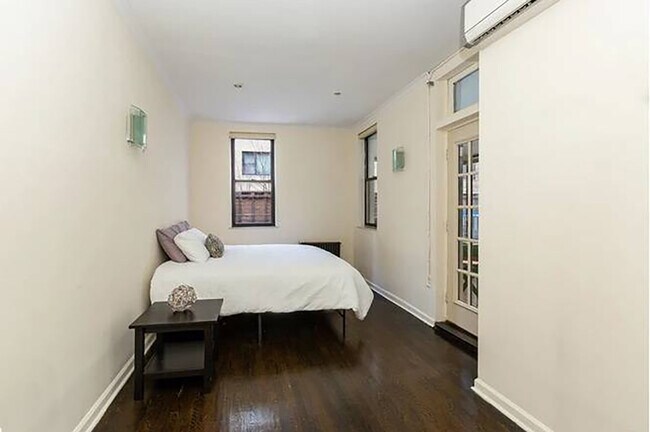Building Photo - 325 W 57th St