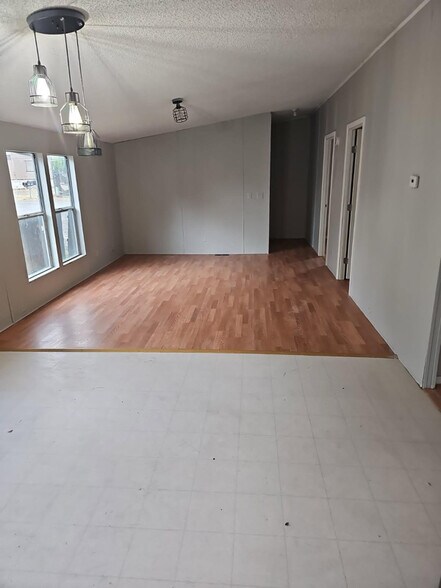 Building Photo - 4065 E Aztec Rd